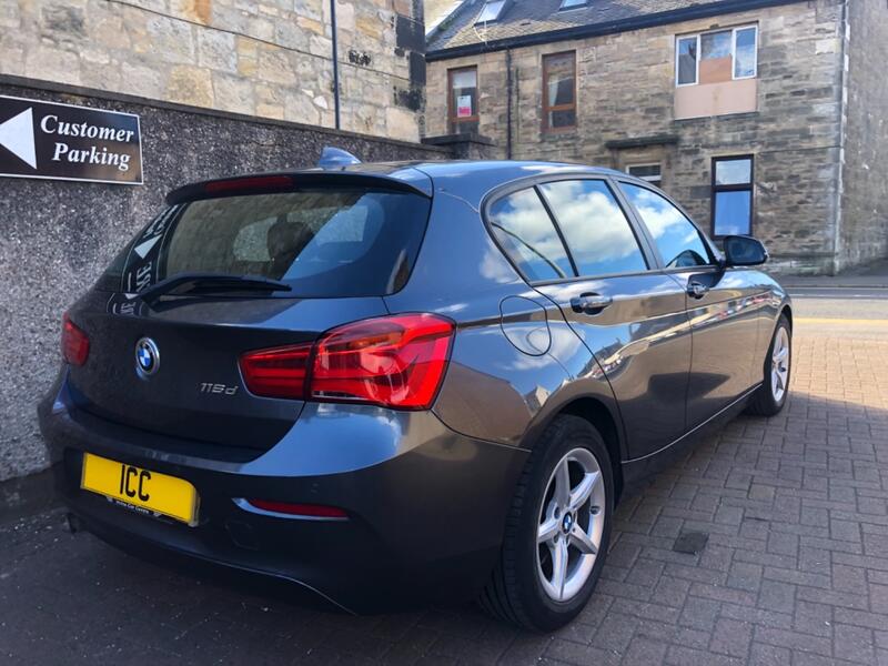 BMW 1 SERIES
