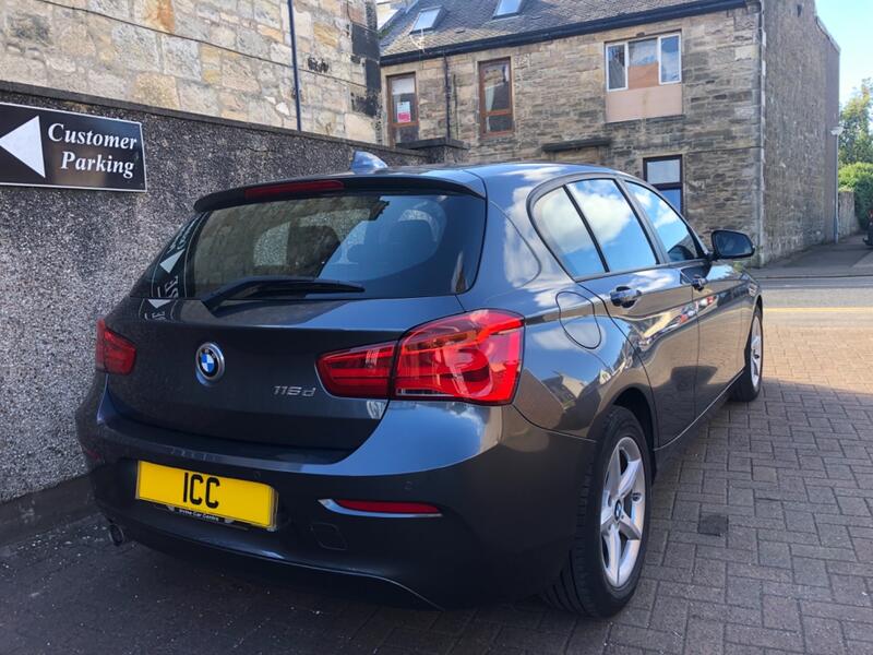 BMW 1 SERIES