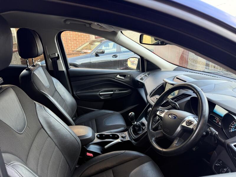 FORD KUGA