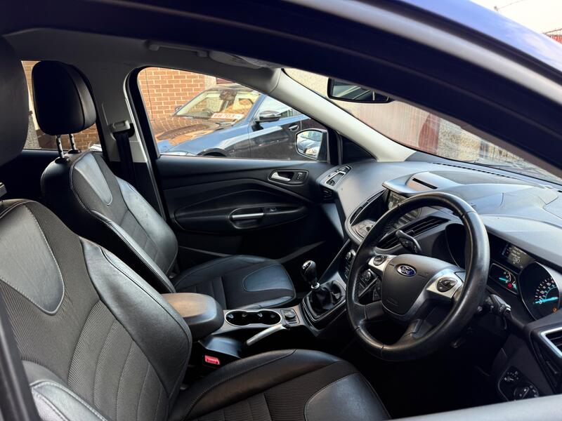 FORD KUGA